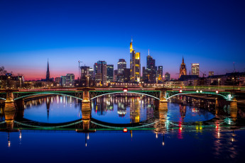 обоя города, франкфурт-на-майне , германия, ночной, город, франкфурт, отражается, в, воде