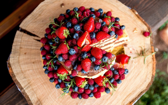 Обои картинки фото еда, торты, блинный, торт, ягоды, клубника, малина, черника