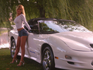 Картинка автомобили авто девушками газон секси блондинка