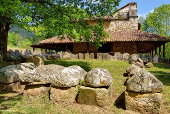 Картинка страна басков разное сооружения постройки элоррио некрополь