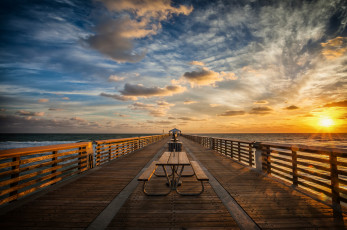 Картинка природа восходы закаты горизонт мост пляж океан тучи