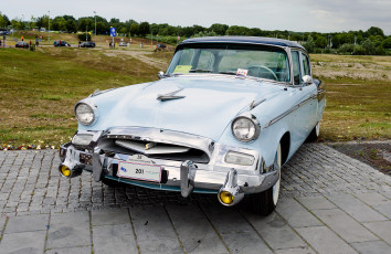 Картинка studebaker+president+state+sedan+1955 автомобили выставки+и+уличные+фото выставка история ретро автошоу