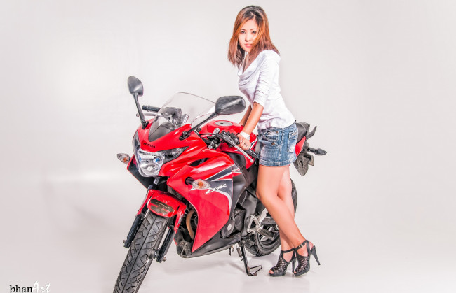 Обои картинки фото мотоциклы, мото с девушкой, honda, мотоцикл, девушка, азиатка
