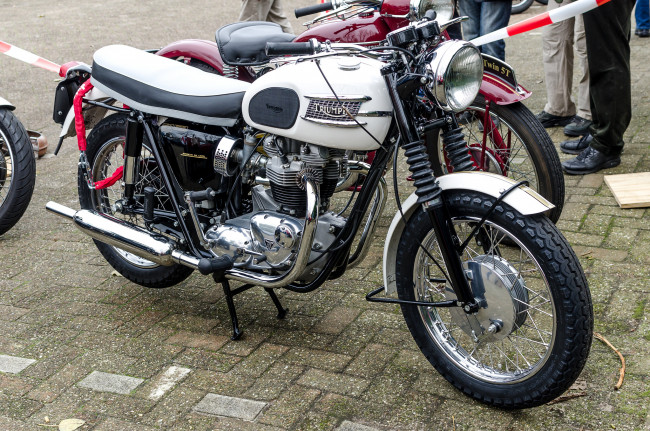 Обои картинки фото triumph t 120 r 1963, мотоциклы, triumph, автошоу, выставка, история, ретро