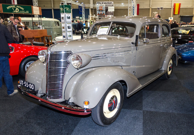 Обои картинки фото chevrolet 2-door sedan 1938, автомобили, выставки и уличные фото, история, ретро, автошоу, выставка