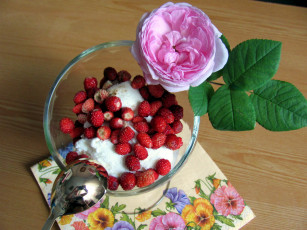 Картинка еда мороженое +десерты ягоды земляника роза