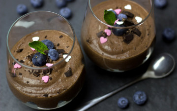 Картинка еда мороженое +десерты шоколадный десерт ягоды черника