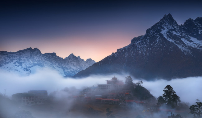 Обои картинки фото города, - буддийские и другие храмы, lyokin, монастырь, тенгбоче, туман, утро, гималаи, горы