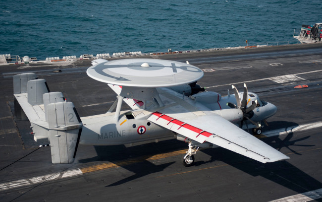 Обои картинки фото grumman e-2d hawkeye, авиация, боевые самолёты, палуба, авианосца, палубный, радар, для, обнаружения, самолетов, marine, nationale, вмс, франции, e-2d, hawkeye