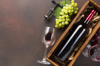 Картинка еда напитки +вино ящик бутылка красное вино бокалы виноград штопор