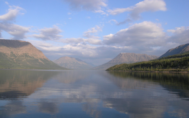 Обои картинки фото природа, реки, озера, облака, небо, река, горы, енисей, россия, отражение