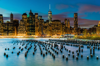 Картинка города нью-йорк+ сша нижний манхэттен нью-йорк город опоры птицы чайки огни небоскребы здания река ист-ривер