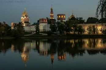 Картинка новодевичий+монастырь города -+православные+церкви +монастыри деревья ночь река монастырь москва