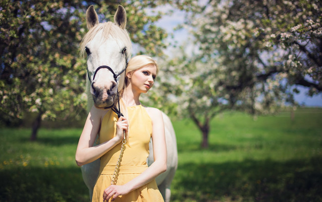 Обои картинки фото девушки, -unsort , блондинки, конь, весна, настроение, девушка