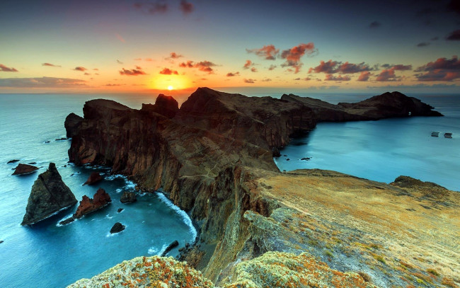 Обои картинки фото природа, восходы, закаты, мыс, солнце, облака, закат, море, вечер, рифы, камни