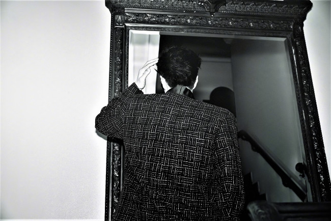 Обои картинки фото мужчины, wang yi bo, пиджак, зеркало