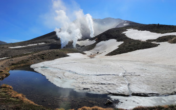 Картинка природа стихия горы снег вода гейзеры Япония