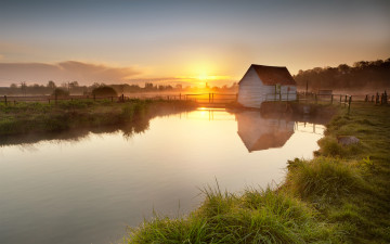 Картинка the old fishing hut природа восходы закаты тишина восход река