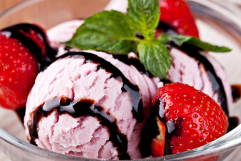 Картинка еда мороженое +десерты клубника шоколад