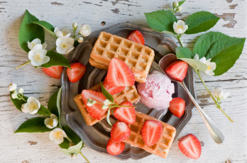 Картинка еда мороженое +десерты жасмин клубника ягоды вафли