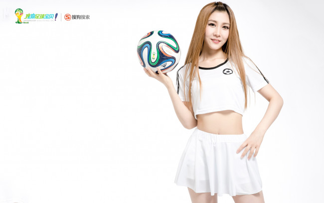 Обои картинки фото спорт, футбол, бразилия, улыбка, чемпионат, мира, мяч, взгляд, девушка, азиатка