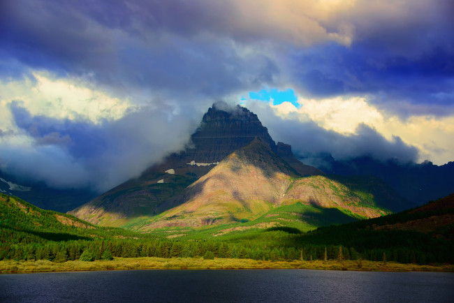 Обои картинки фото природа, горы, скалистые, штат, монтана, сша, национальный, парк, глейшер, mount, wilbur, гора, лес, озеро, небо, тучи, облака