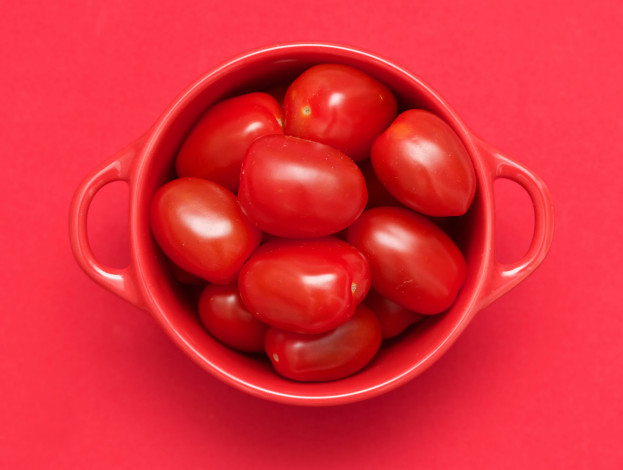 Обои картинки фото еда, помидоры, томаты, red, cubed, чашка