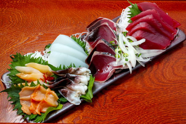 Обои картинки фото еда, рыба,  морепродукты,  суши,  роллы, лук, зелень