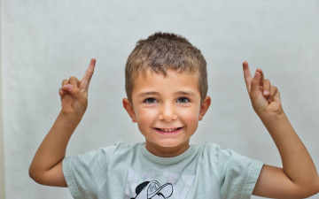 Картинка разное дети мальчик жест