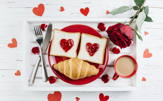 Обои картинки фото праздничные, день святого валентина,  сердечки,  любовь, кофе, круассан, роза, сердечки, тосты, завтрак
