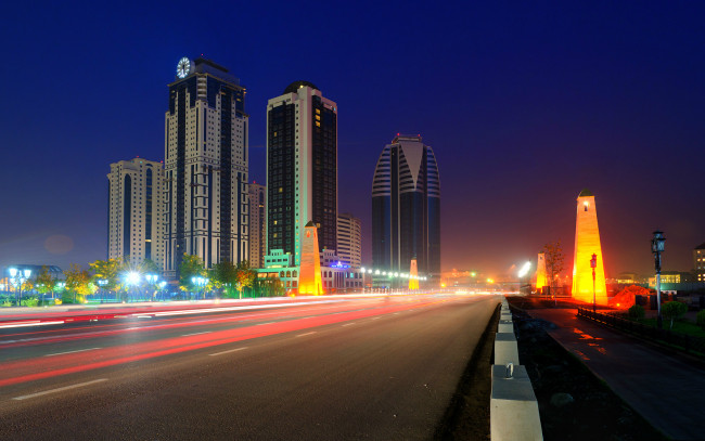 Обои картинки фото города, столицы, государств, дорога, ночь, грозный, Чечня, небоскрёбы, город, россия