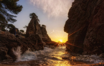Картинка природа восходы закаты скалы водоем солнце деревья