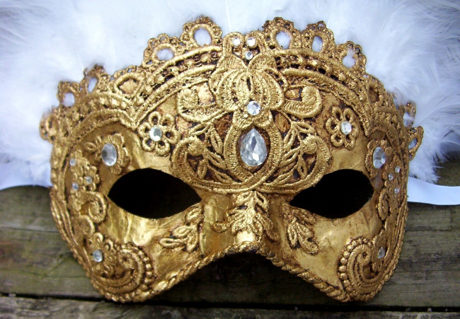 Обои картинки фото разное, маски, карнавальные, костюмы, маска, золотой, перья, кристаллы
