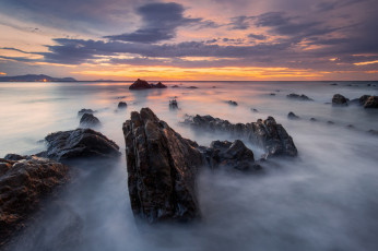 Картинка природа побережье баррика испания небо облака пляж скалы камни