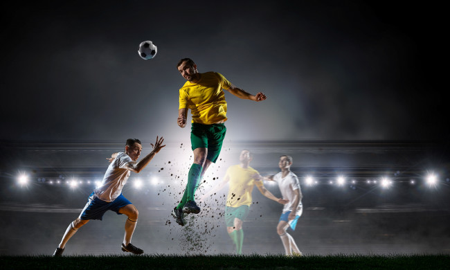Обои картинки фото спорт, футбол, игра, футболисты, прыжок, огни, мяч