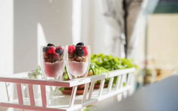 Картинка еда мороженое +десерты стаканы десерт ягоды малина ежевика