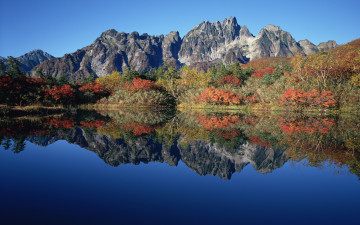 Картинка природа реки озера осень кусты горы отражение озеро