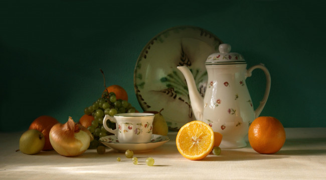 Обои картинки фото еда, натюрморт, апельсины, лук, чашка, груши