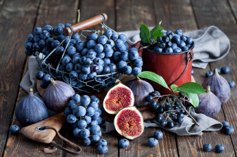 Картинка еда фрукты +ягоды осень натюрморт ягоды грозди черника инжир виноград