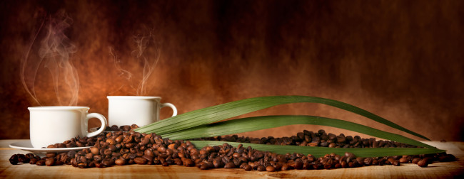 Обои картинки фото еда, кофе,  кофейные зёрна, аромат, чашка, листики, кофейные, зерна