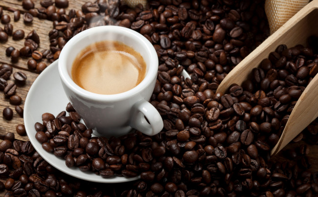 Обои картинки фото еда, кофе,  кофейные зёрна, чашка, кофейные, зерна, аромат