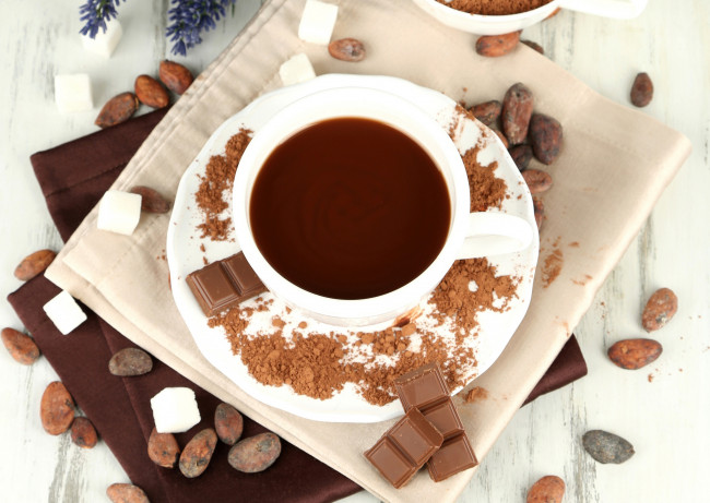 Обои картинки фото еда, кофе,  кофейные зёрна, шоколад, блюдце, чашка, белая, салфетки, сахар, какао