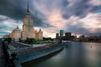Картинка hotel+ukraina+in+moscow города москва+ россия река гостиница набережная