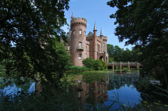 Картинка schloss+moyland города -+дворцы +замки +крепости замок река парк