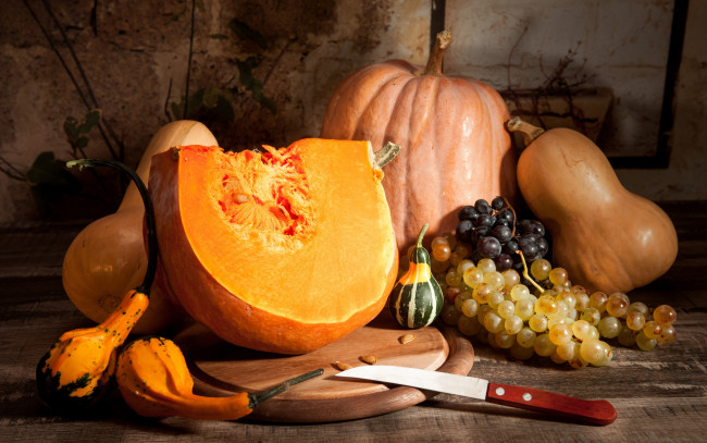 Обои картинки фото еда, тыква, autumn, harvest, still, life, fruits, pumpkin, осень, листья, урожай, виноград