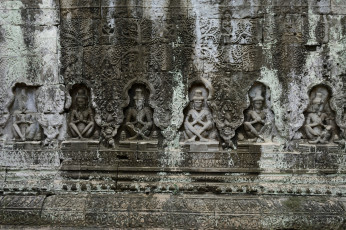 Картинка разное рельефы +статуи +музейные+экспонаты святой храм камбоджа