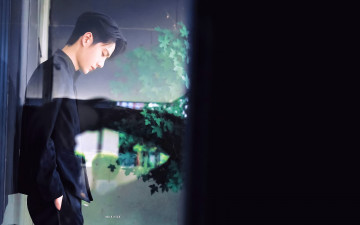 Картинка мужчины wang+yi+bo актер костюм окно