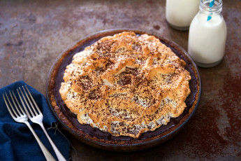 Картинка chocolate meringue pie еда пироги вилки молоко безе пирог