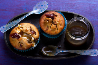 Картинка sticky toffee muffins еда пирожные кексы печенье мёд ложки