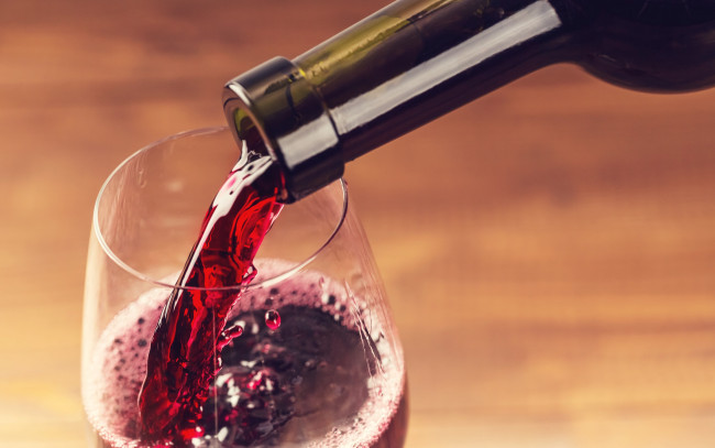 Обои картинки фото еда, напитки,  вино, bottle, glass, drink, wine, liquid, red